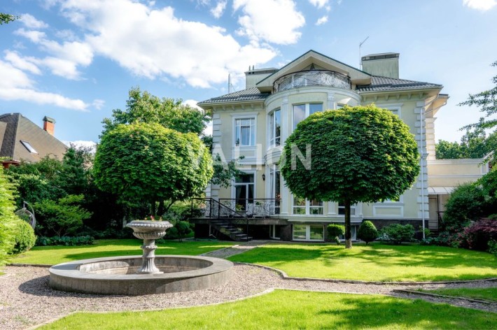 Продаж  елітного будинку з басейном біля «Характер парку» - фото 1