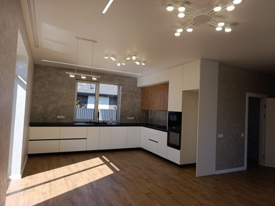 Продається просторий будинок з ремонтом та підвалом у с. Білогородка! Белогородка