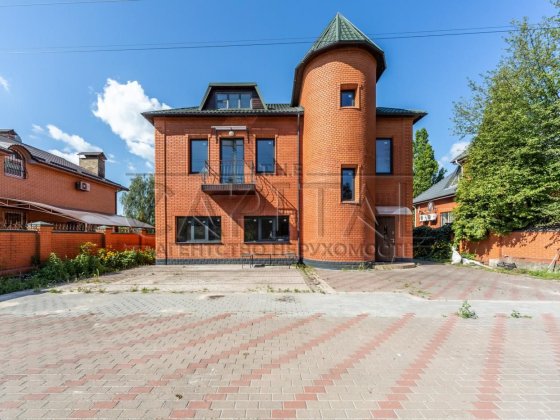 Продаж 3-поверхового будинку, с. Козин, Обухівський р-н Козин