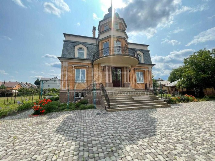 Гатное / 430М2 / 30 соток / с ремонтом / сауна / тераса / гараж - фото 1