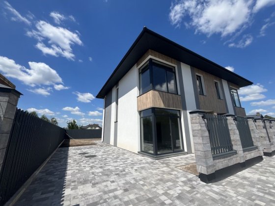 Дуплекс/Під чистову/Газ/Топова локація Гатное