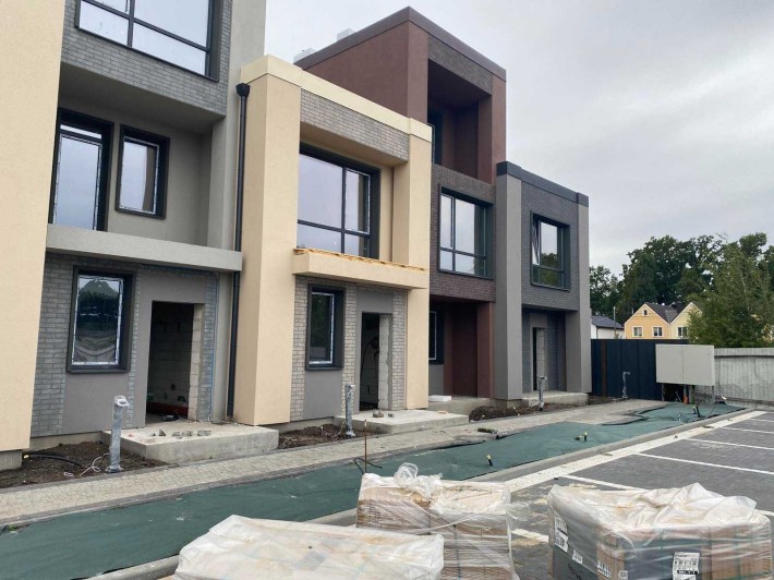 Таунхаус 56 м² з двориком у новому містечку - фото 1