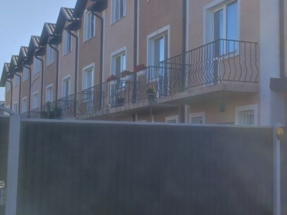 Таунхауз  1км від метро Гатне