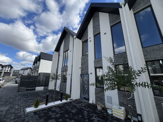 Продам таунхаус з ремонтом/ 75м2/ Котеджне містечко! / без комісії Святопетровское