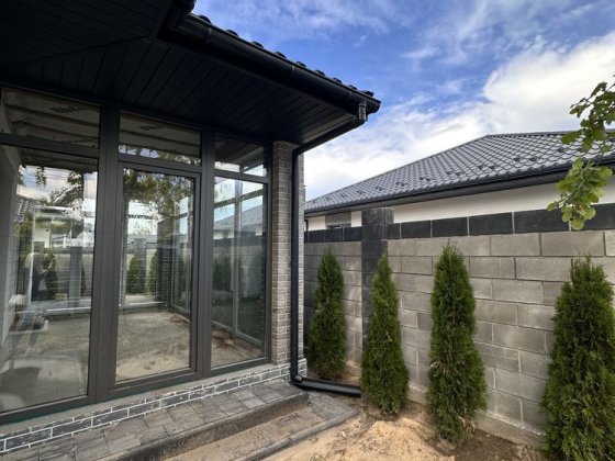 Будинок з закритою терасою у Ворзелі. Ворзель