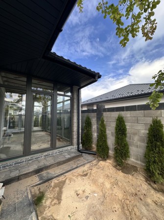 Будинок з закритою терасою у Ворзелі. - фото 1