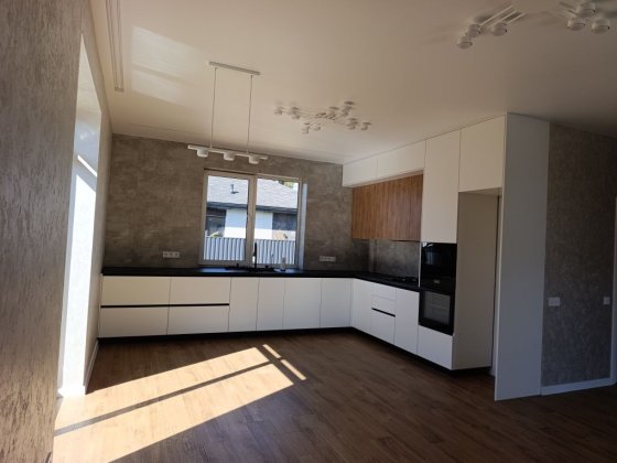 Газ!Продається просторий будинок з ремонтом у с. Білогородка! Белогородка