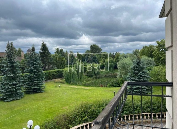 Продажа дома в коттеджном городке с выходом на Днепр 60 соток без% - фото 1