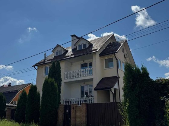 Унікальний будинок у Ворзелі з підвалом-бомбосховищем та каміном Ворзель