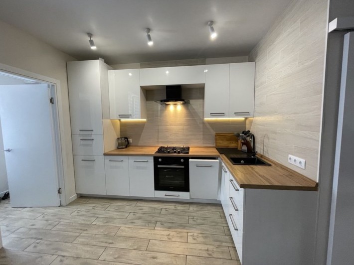 Фактично квартира з паркомісцем, таунхаус з ремонтом у Ворзелі! Центр - фото 1