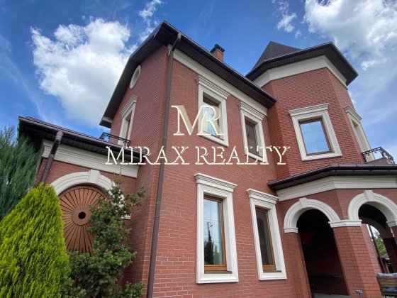 Продаж будинку 500 м2  з ремонтом  ділянка 10 сот Козин Конча-Заспа Козин