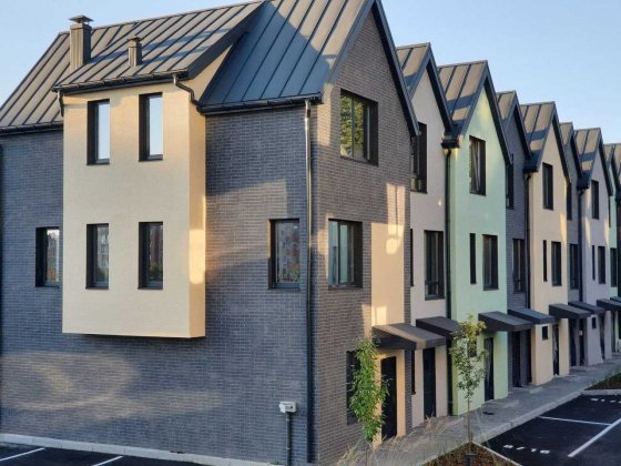 Продається затишний таунхаус із 4 спальнями у готовому комплексі! Крюковщина