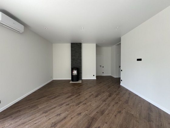 Будинок з новим ремонтом! Поряд ліс і озеро Ворзель