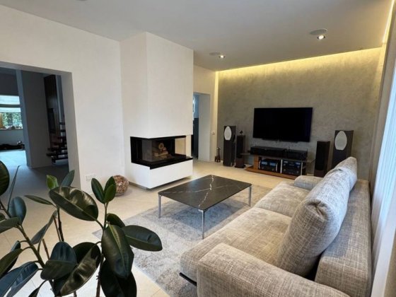 Будинок з дизайнерським ремонтом 180 м2 | 8 соток | Чабани Чабаны