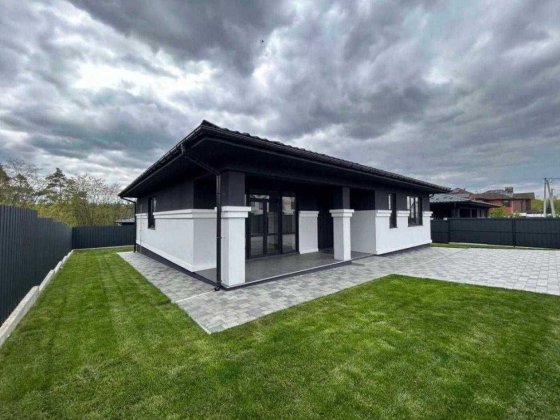 Продаж будинку з ремонтом з підвалом на 5 сотках землі Гореничі