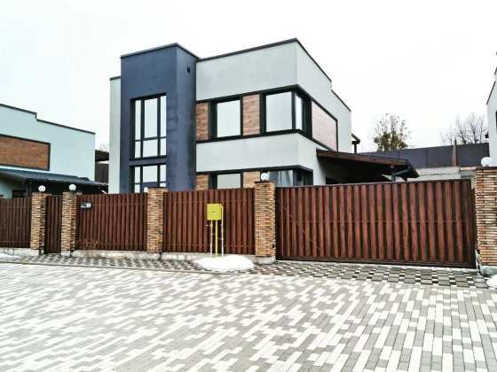 Будинок 200м2 з панорамою закрите містечко с. Лісники Обухівский р-н Лесники