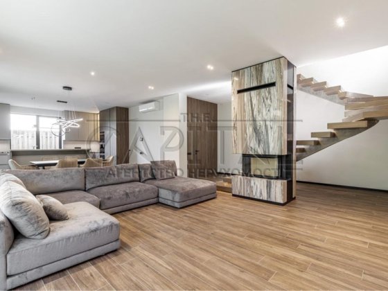 Продаж будинку з якісним ремонтом‼️Лісники, Обухівська траса, 10 соток Лісники