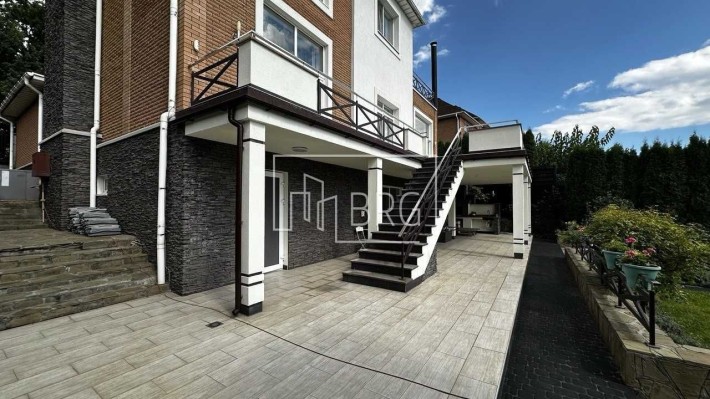 Продажа дома 4 спальни бассейн КГ Зеленый гай Лесники без комиссии - фото 1