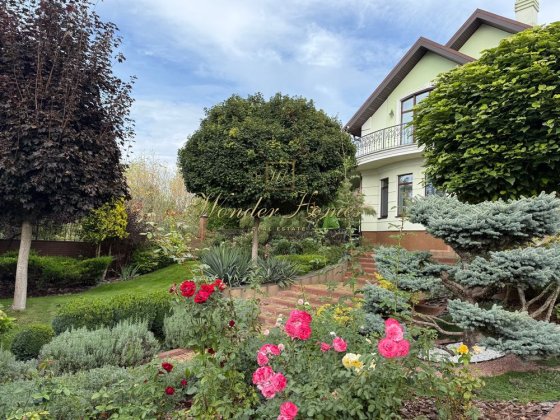 Продажа дома 350м2 с бассейном в с. Гореничи Гореничі