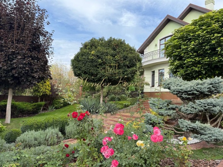 Продажа дома 350м2 с бассейном в с. Гореничи - фото 1