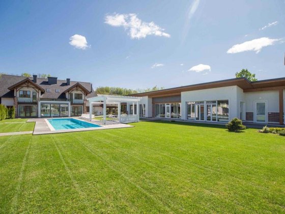 Продажа нового дома с ремонтом и бассейном  село .Лесники Лісники