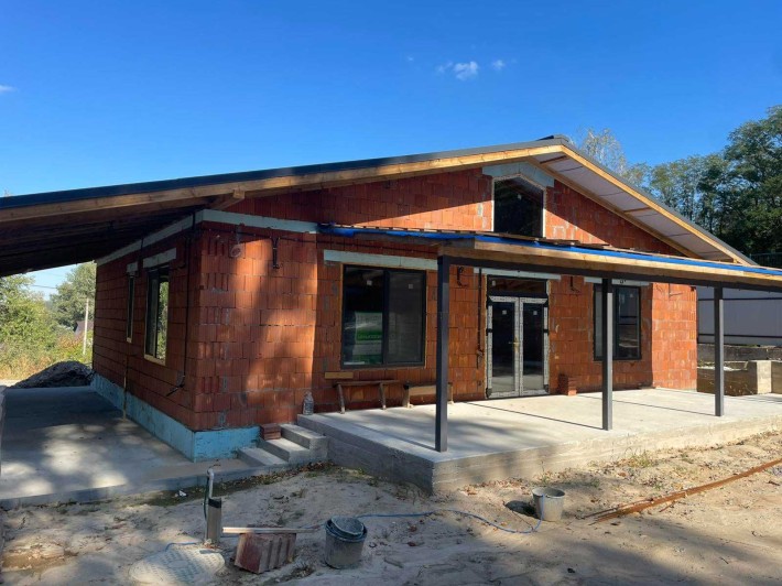 Одноповерховий будинок, до Києва 12 хвилин, 7 соток, ліс, озеро поряд - фото 1