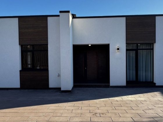 Продажа одноэтажного современного дома с ремонтом и мебелью Стоянка 1 Стоянка