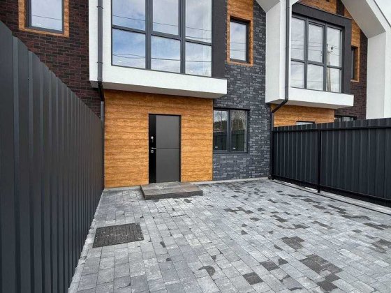 Просторий таунхаус швидкий виїзд на Київ з Газом Стоянка