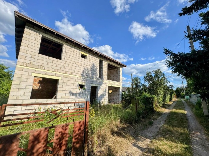 Продаж будинку 200м2 в закритому містечку (коробка) / Стоянка - фото 1