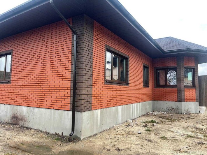 Одноповерховий будинок з великою земельною ділянкою - фото 1