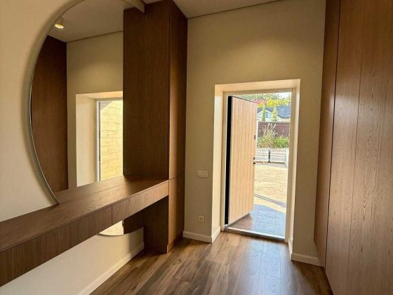 Будинок з РЕМОНТОМ 206 м2 на 14 сотках в КМ Стоянка