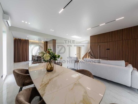 Продається просторий будинок з новим ремонтом і меблями у с. Ходосівка Ходосівка