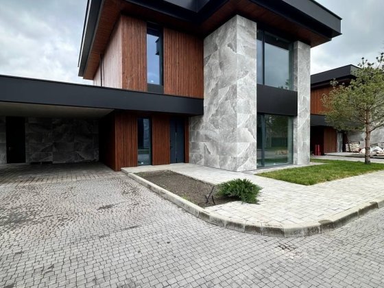 Дом в Подгорцах 260м² Підгірці