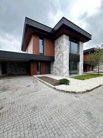 Дом в Подгорцах 260м² - фото 1