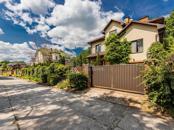 Продаж будинку Віта-поштова 4к 365м2 Фастівський р-н вул Васильківська Віта-Поштова