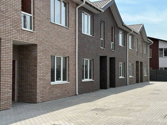 Просторий Таунхаус в Стоянці - фото 1