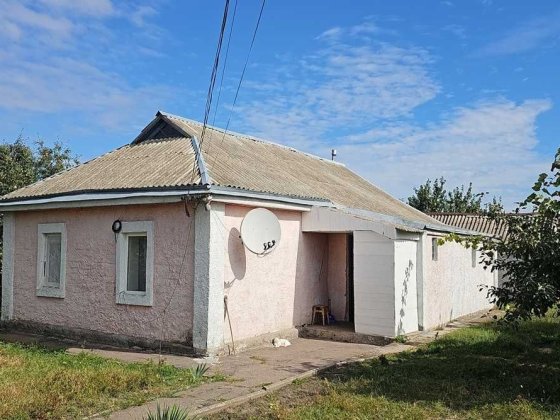 Будинок в місті Яготині – “червоний хутір”. Є ВІДЕООГЛЯД. Яготин