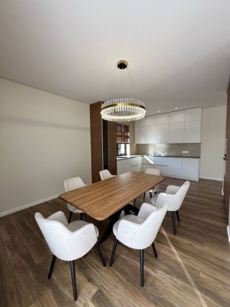 Унікальний будинок з ремонтом . Басейню 14 соток, КМ, 4 спальні - фото 1