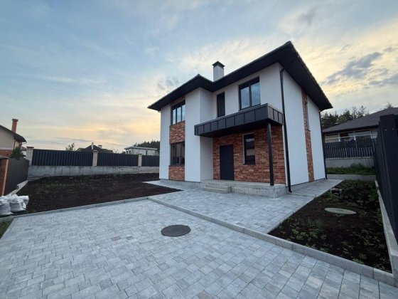 Терміновий продаж окремого будинку на ділянці 5 соток Газ Стоянка