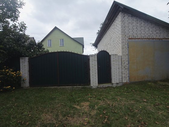 Просторий будинок з підвалом,  гаражем та гостьовим будиночком Бородянка