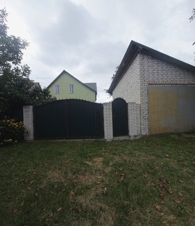 Просторий будинок з підвалом,  гаражем та гостьовим будиночком - фото 1