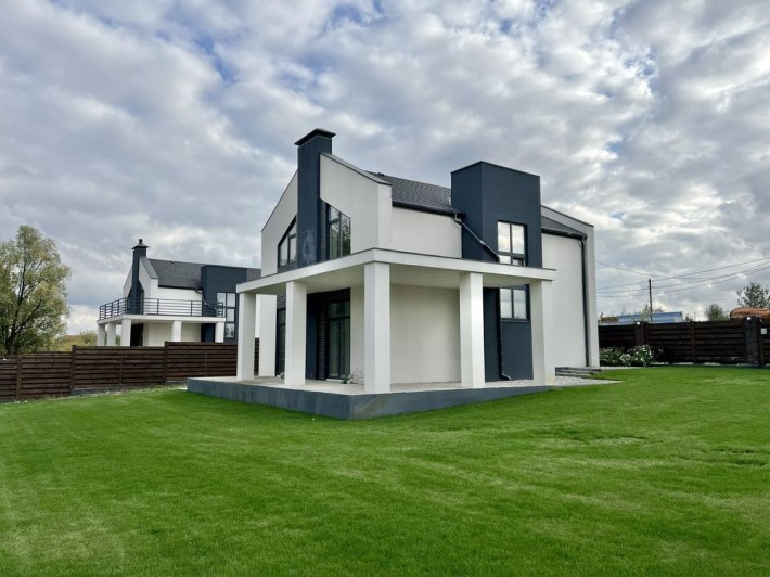 Продаж будинку на 13 сотках біля  озера та парку - фото 1