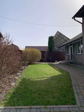 Затишний будинок у престижному районі селища Гора. - фото 1