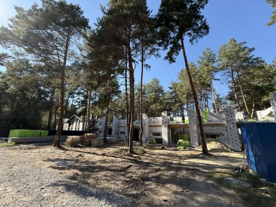 Власне житло в сосновому лісі,закрита територія,асфальт,всі комунікаці Зазимье