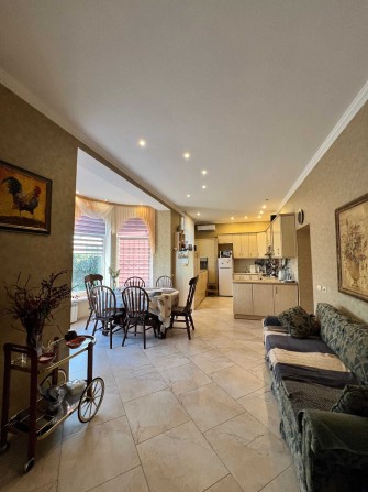 Будинок з ремонтом і меблями /220 кв.м/газ/8 соток/с. Дмитрівка - фото 1