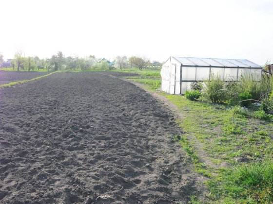 Продається земельна ділянка з будиночком Іванків