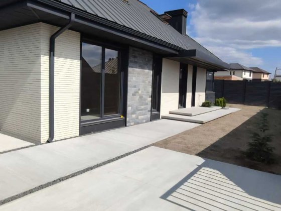 Стильний будинок в Іванковичах Іванковичі