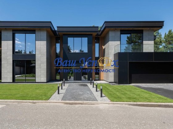 Продажа дома в лесу c выходом на озеро в городке Riviera Village . Лебедівка