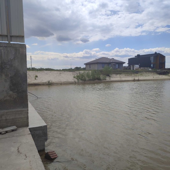 Продам будинок 240 м2, Осещина, КМ Міжріччя біля озера Сапфірове. - фото 1