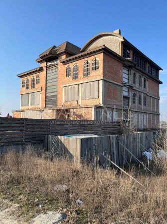 Будинок 2000 кв.м. під м.Вишгород (с. Осещина) з виходом на р.Дніпро - фото 1